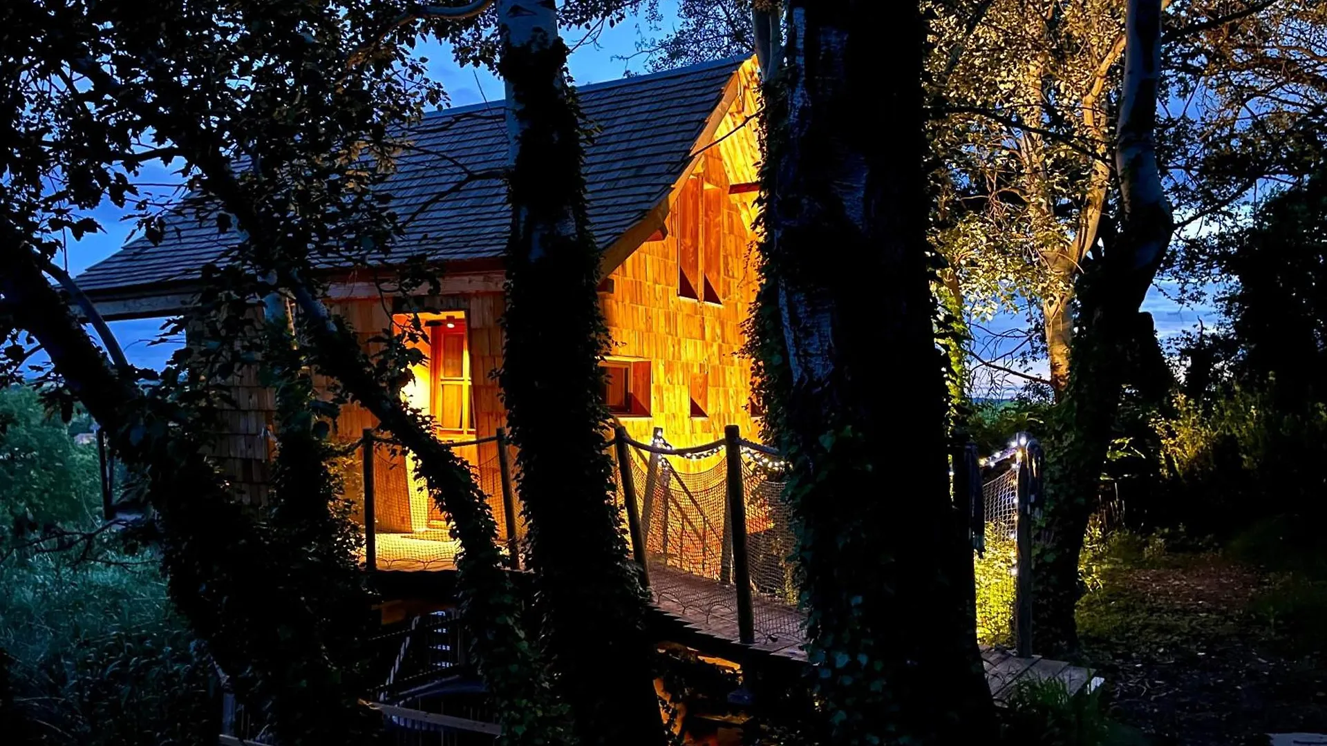 Luxury tent Cabane La Fontaine Du Figuier Saint-Maurice-sur-Eygues